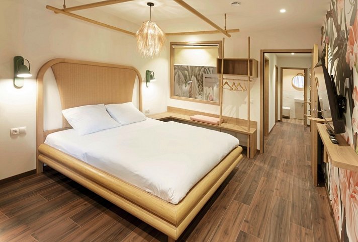 Tropical Islands OHANA Lodges - Wohnbeispiel OHANA Familienzimmer Komfort PLUS (Zimmercodierung FF1)