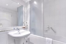 Hotel Döllnsee-Schorfheide - Beispiel Bad Doppelzimmer Standard (Zimmercodierungen DB2 & EB1)