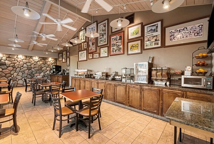 Best Western Plus Frontier Motel