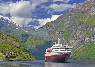 ADAC Special: Im Land der Fjorde - Mit Hurtigruten zum Nordkap Bergen