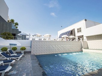Flipper House