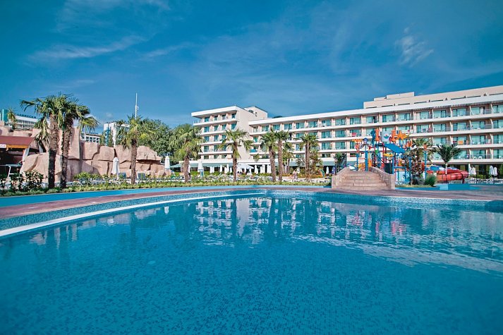 DIT Evrika Beach Club Hotel