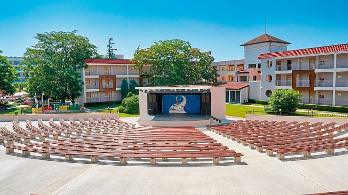DIT Evrika Beach Club Hotel