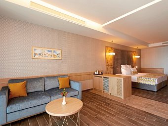 Secrets Sunny Beach Resort & Spa - Wohnbeispiel Juniorsuite Direkter Meerblick (Zimmercodierung JB1)