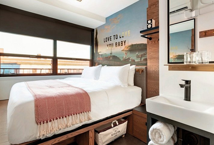 The Revolution Hotel - Wohnbeispiel Premium Room, 1 King Bed (Zimmercodierung UG2)