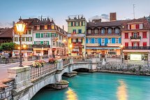 Die idyllische Bergwelt der Jungfrauregion - Aare Brücke, Interlaken