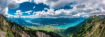 Die idyllische Bergwelt der Jungfrauregion - Blick auf Thuner und Brienzer See