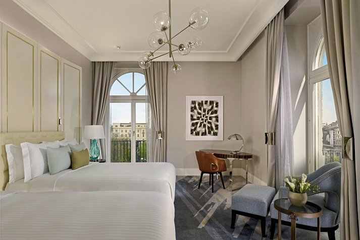 Al Habtoor Palace Budapest - Deluxe Twin Room Park View