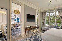 Al Habtoor Palace Budapest - Executive Suite Bedroom Park View