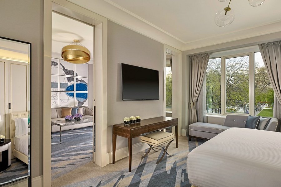 Al Habtoor Palace Budapest - Executive Suite Bedroom Park View