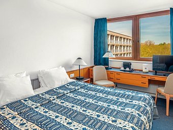 Club Tihany Hotel - Wohnbeispiel>Doppelzimmer Standard Parkseite (Zimmercodierungen DB1, DB2 & DC1)