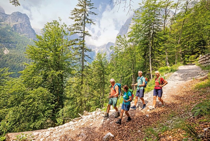 Wandertour Meran - Gardasee - Wanderer in der Brenta