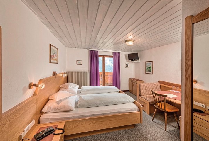 Alpenland - Wohnbeispiel Doppelzimmer Standard mit Südbalkon (Zimmercodierung DB2)