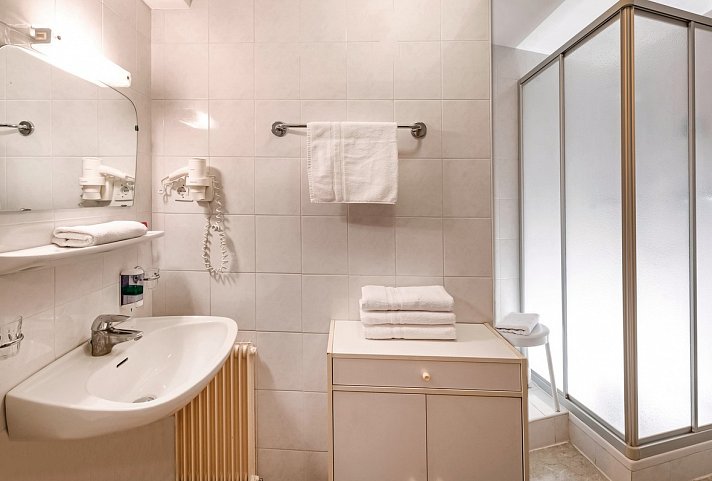 Gasthof Post - Wohnbeispiel Doppelzimmer Standard (Zimmercodierung DB1)