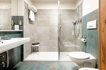 Activehotel Diana - Badbeispiel Doppelzimmer Komfort (Zimmercodierung DF1)