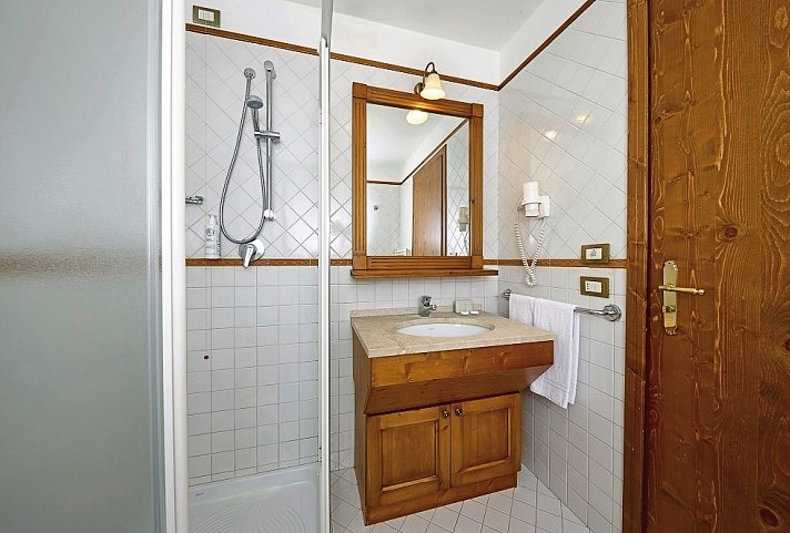 Grand Hotel Misurina - Badbeispiel Doppelzimmer (Zimmercodierungen DB1 & DB2)