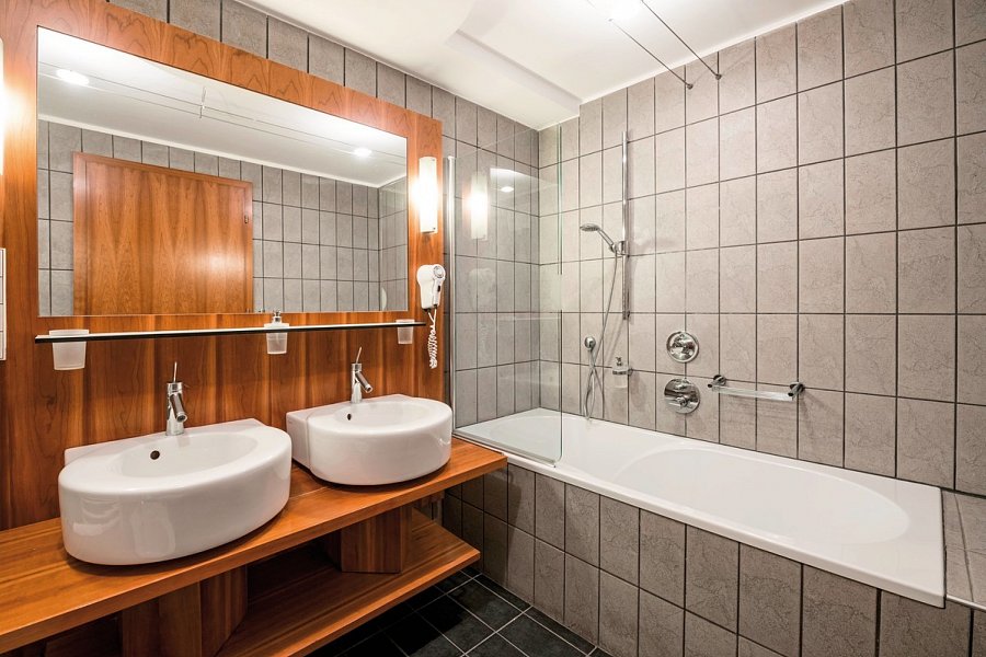 Krone - Badbeispiel Doppelzimmer Standard (Zimmercodierung DB1)