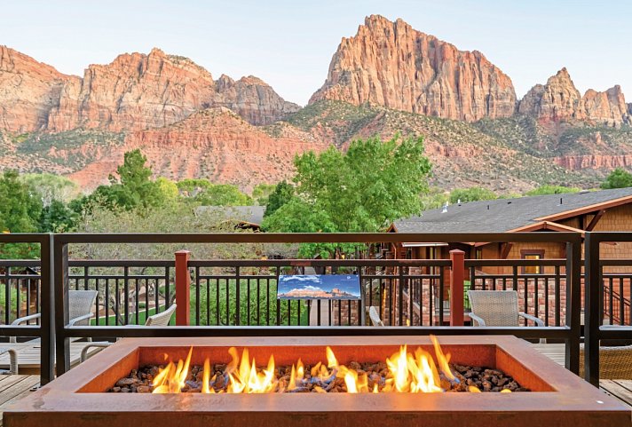 Cable Mountain Lodge