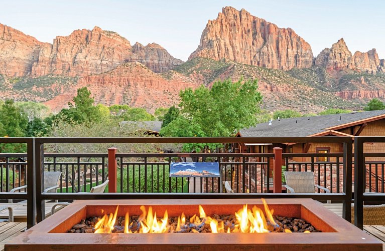 Cable Mountain Lodge