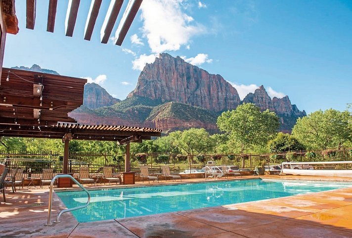 Cable Mountain Lodge