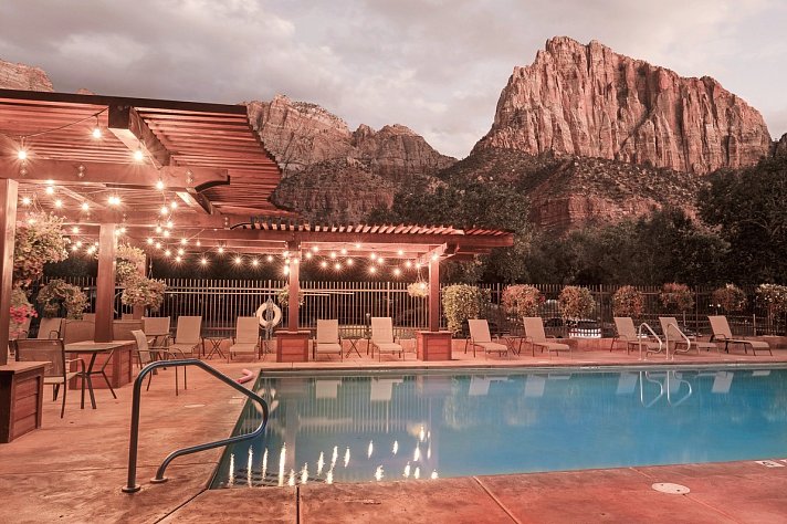Cable Mountain Lodge