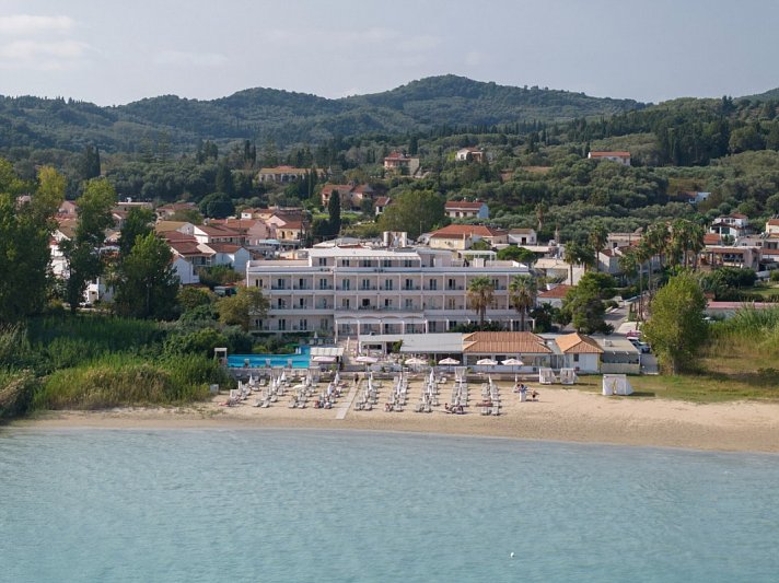 Cavomarina Beach