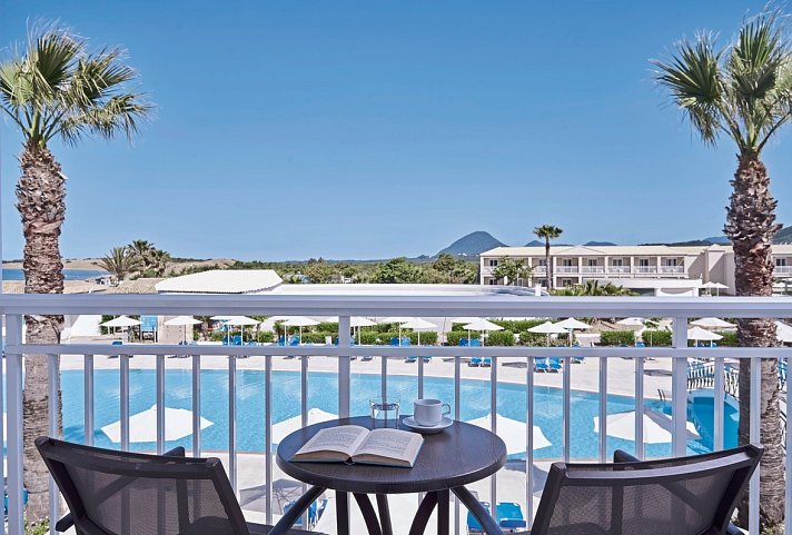 Sandy Beach Resort - Wohnbeispiel Doppelzimmer seitl. Meerblick (Zimmercodierung D1N)