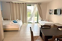 Likithos Hotel - Wohnbeispiel Studio Gartenblick (Zimmercodierung SBG)