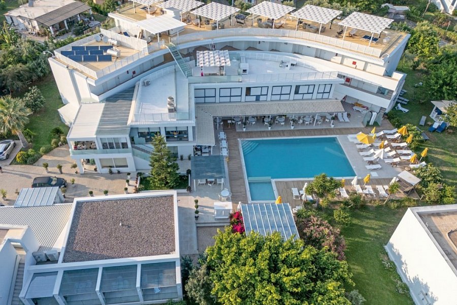 Nasos Hotel & Resort