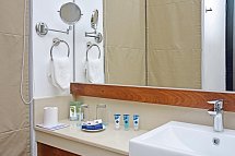 Goldi Sands Hotel - Badbeispiel Deluxe (Zimmercodierung UD1)
