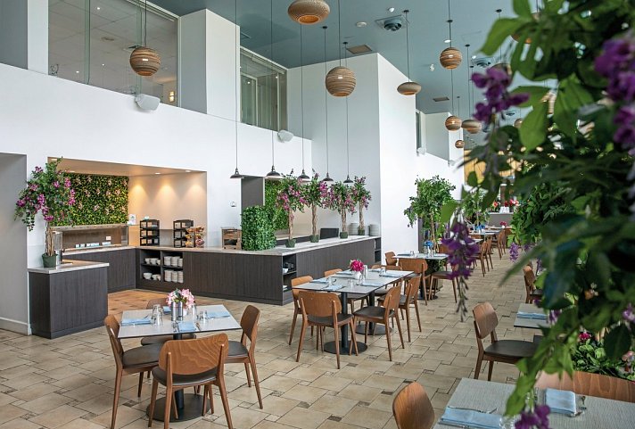 Cairns Harbourside Hotel