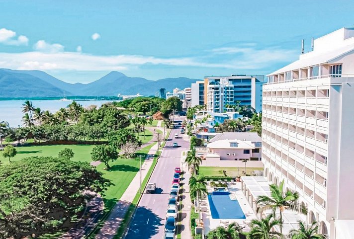 Cairns Harbourside Hotel
