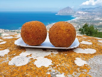 Autotour Kulinarisches Sizilien mit Wein und Köstlichkeiten - luxuriös erfahren - Sizilianische Arancini