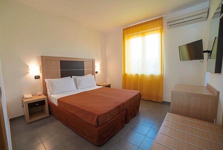 VOI Baia di Tindari Resort - Wohnbeispiel Familienzimmer (Zimmercodierung FB1)