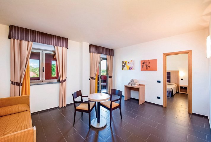 VOI Baia di Tindari Resort - Wohnbeispiel Familienzimmer (Zimmercodierung FB1)