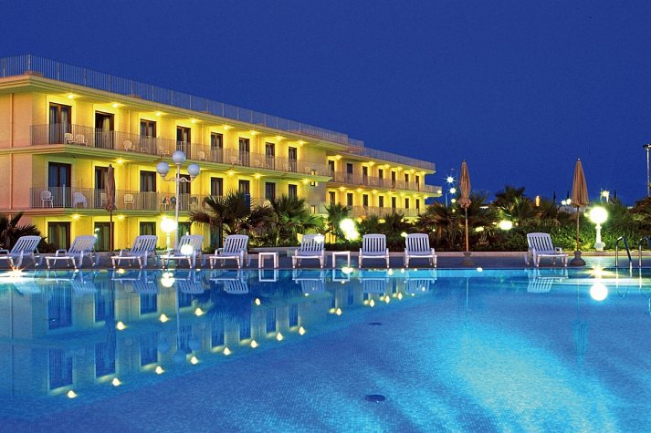 Dioscuri Bay Palace