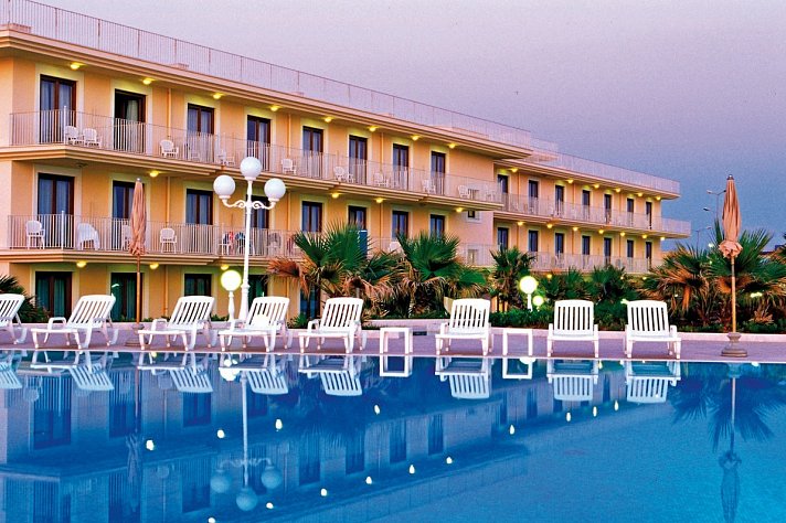 Dioscuri Bay Palace