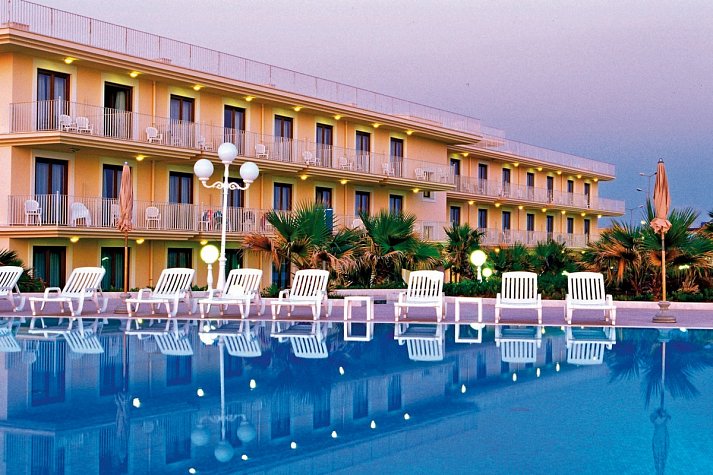 Dioscuri Bay Palace