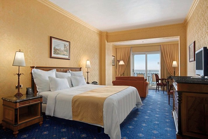 Delta Hotels by Marriott Giardini Naxos - Wohnbeispiel Familienzimmer Meerblick (Zimmercodierung F1M)