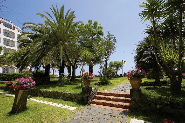 Delta Hotels by Marriott Giardini Naxos - Außenanlage