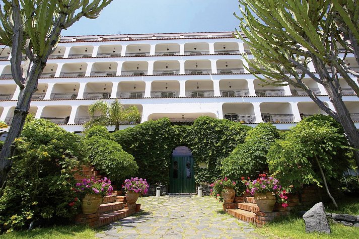 Delta Hotels by Marriott Giardini Naxos - Außenansicht