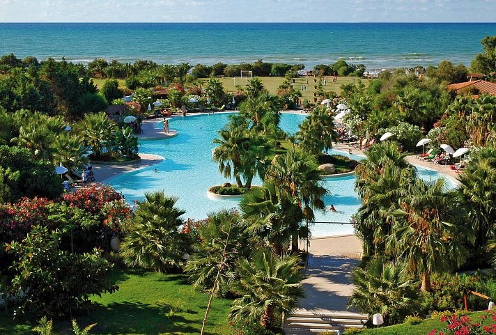 Mangia’s Acacia Resort