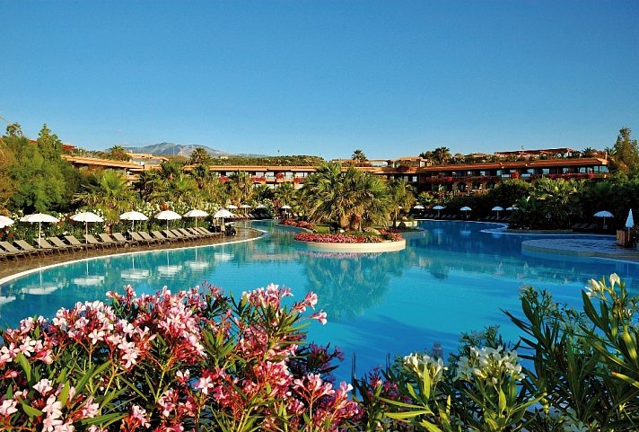 Mangia’s Acacia Resort