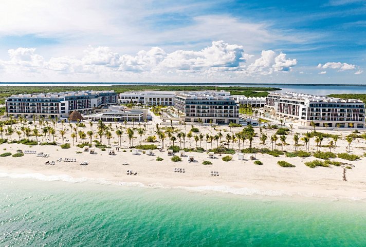 Majestic Elegance Costa Mujeres