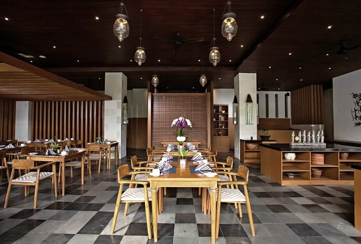 The Ubud Village Hotel - Madu Restaurant