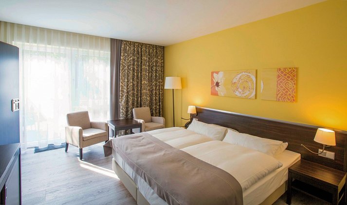 HEIDE SPA Hotel & Resort - Wohnbeispiel Doppelzimmer Balkon oder Terrasse (Zimmercodierung DB2)