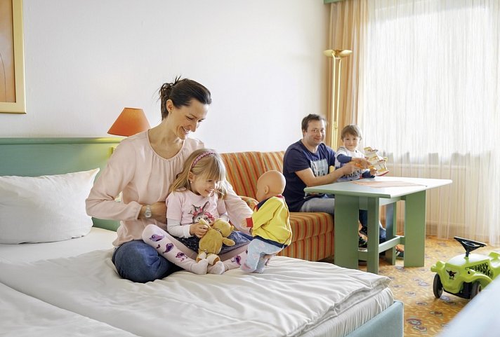 IFA Schöneck Hotel & Ferienpark - Wohnbeispiel Familienzimmer (Zimmercodierung FB1)