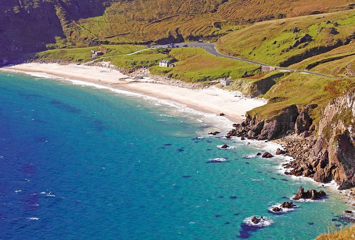 Küstenzauber und Inselwelten Irlands - Keem Bay, Achill Island