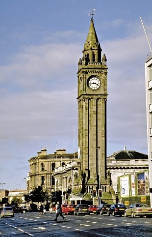 Bahnerlebnisreise Nordirland und der Westen - Albert Memorial Clocktower Belfast