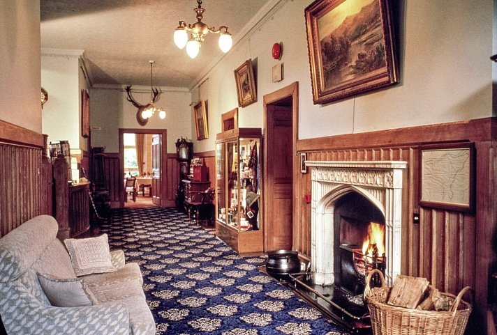 Herrschaftliches Schottland - Kamin Lounge